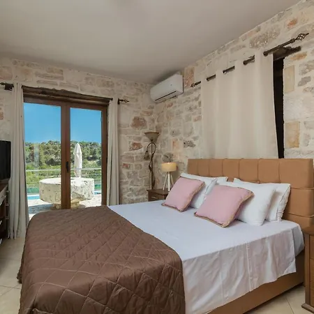 Navagio Hotel Volímai
